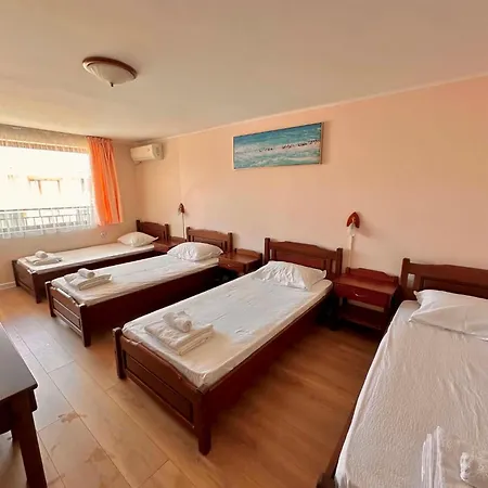 Victoria Aparthotel *