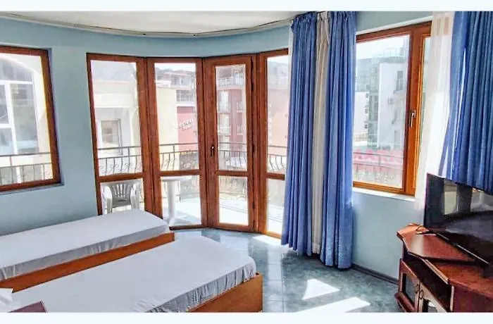 アパートホテル Victoria プリモルスコ